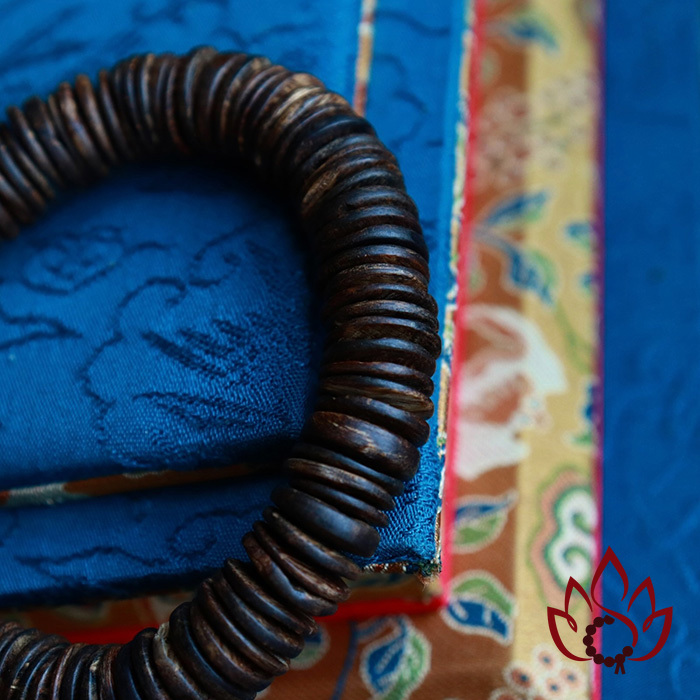 Vòng Trầm Hương Hạt Dẹp | 12 ly | Trầm Bì Rễ Chìm Nước